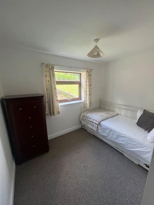 Staycation 3-Bedroom Home With Panoramic Views Free Off Road Parking Endon Exterior photo