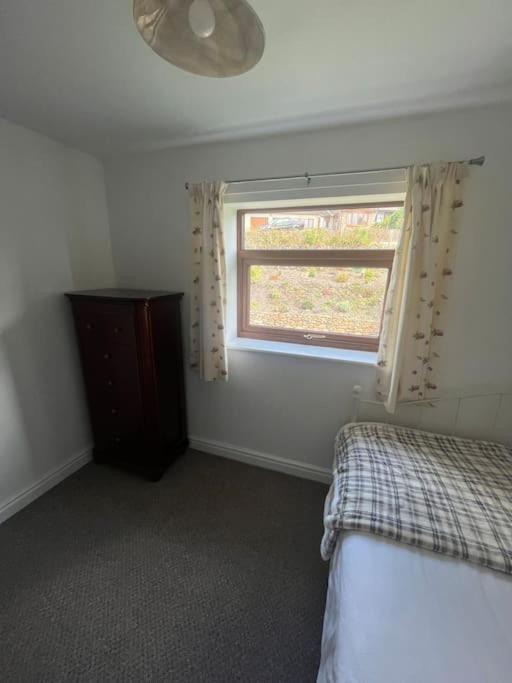 Staycation 3-Bedroom Home With Panoramic Views Free Off Road Parking Endon Exterior photo