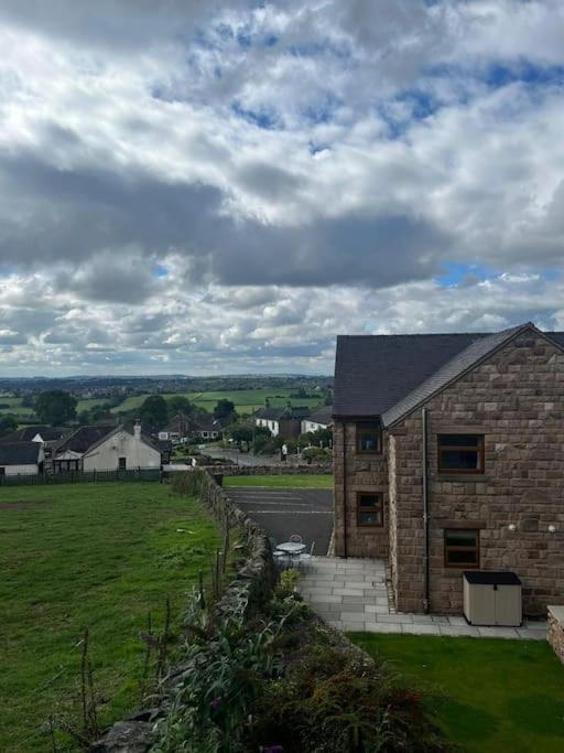 Staycation 3-Bedroom Home With Panoramic Views Free Off Road Parking Endon Exterior photo