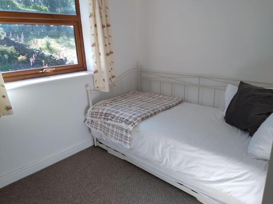 Staycation 3-Bedroom Home With Panoramic Views Free Off Road Parking Endon Exterior photo