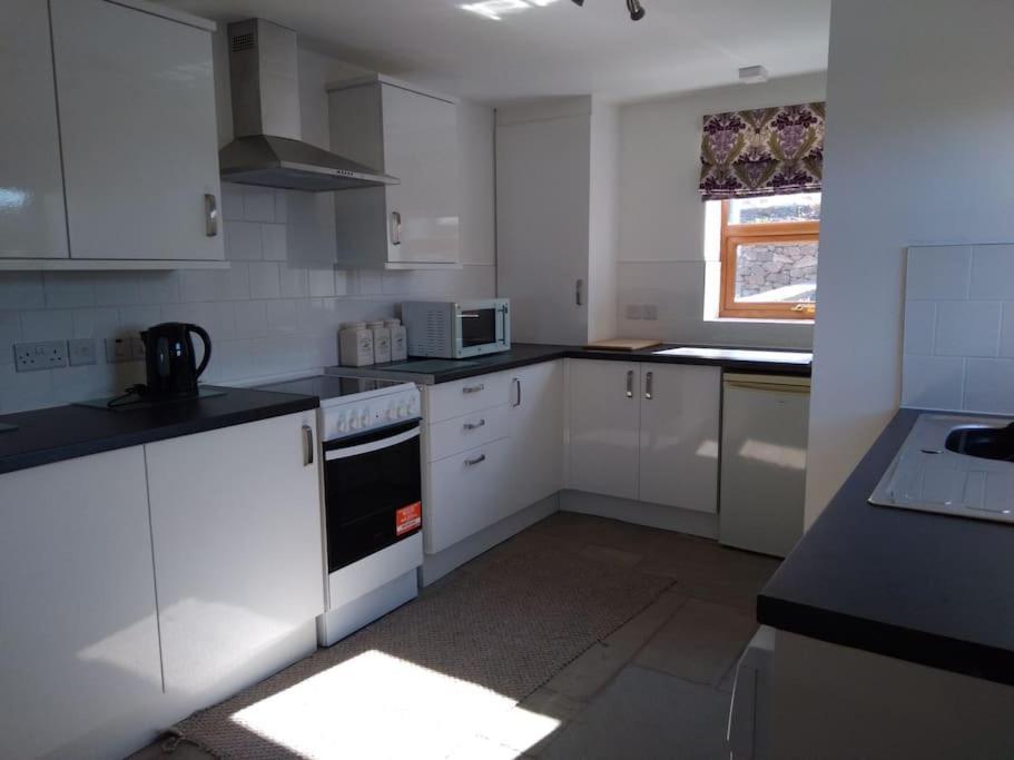 Staycation 3-Bedroom Home With Panoramic Views Free Off Road Parking Endon Exterior photo