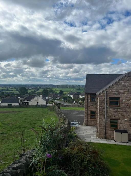 Staycation 3-Bedroom Home With Panoramic Views Free Off Road Parking Endon Exterior photo